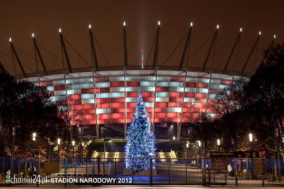 Choinka przed Stadionem Narodowym w Warszawie Choinka przed Stadionem Narodowym w Warszawie